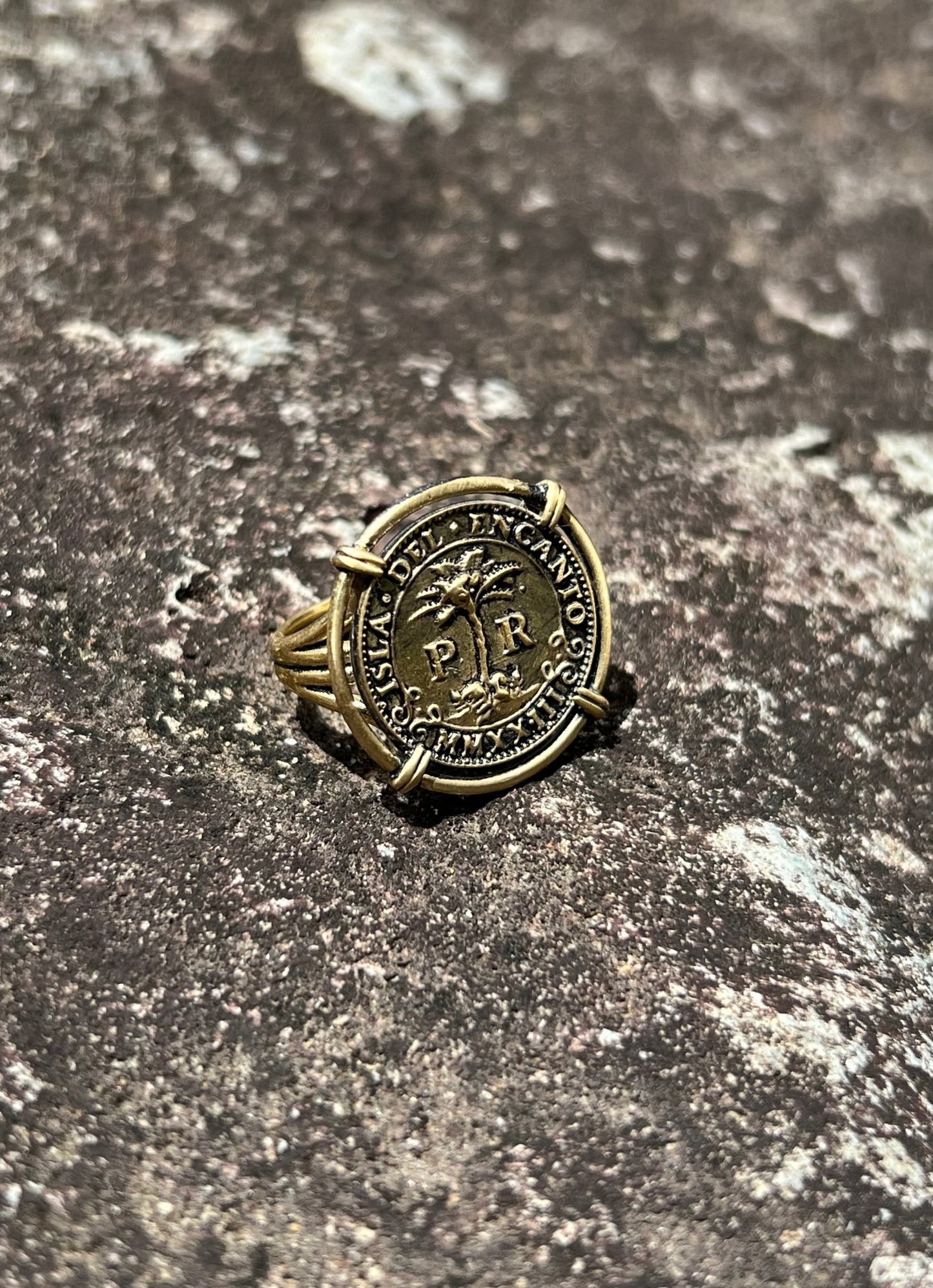 MEDALLÓN RING - BRASS